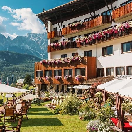 Hotel Mirage Cortina d'Ampezzo Bagian luar foto