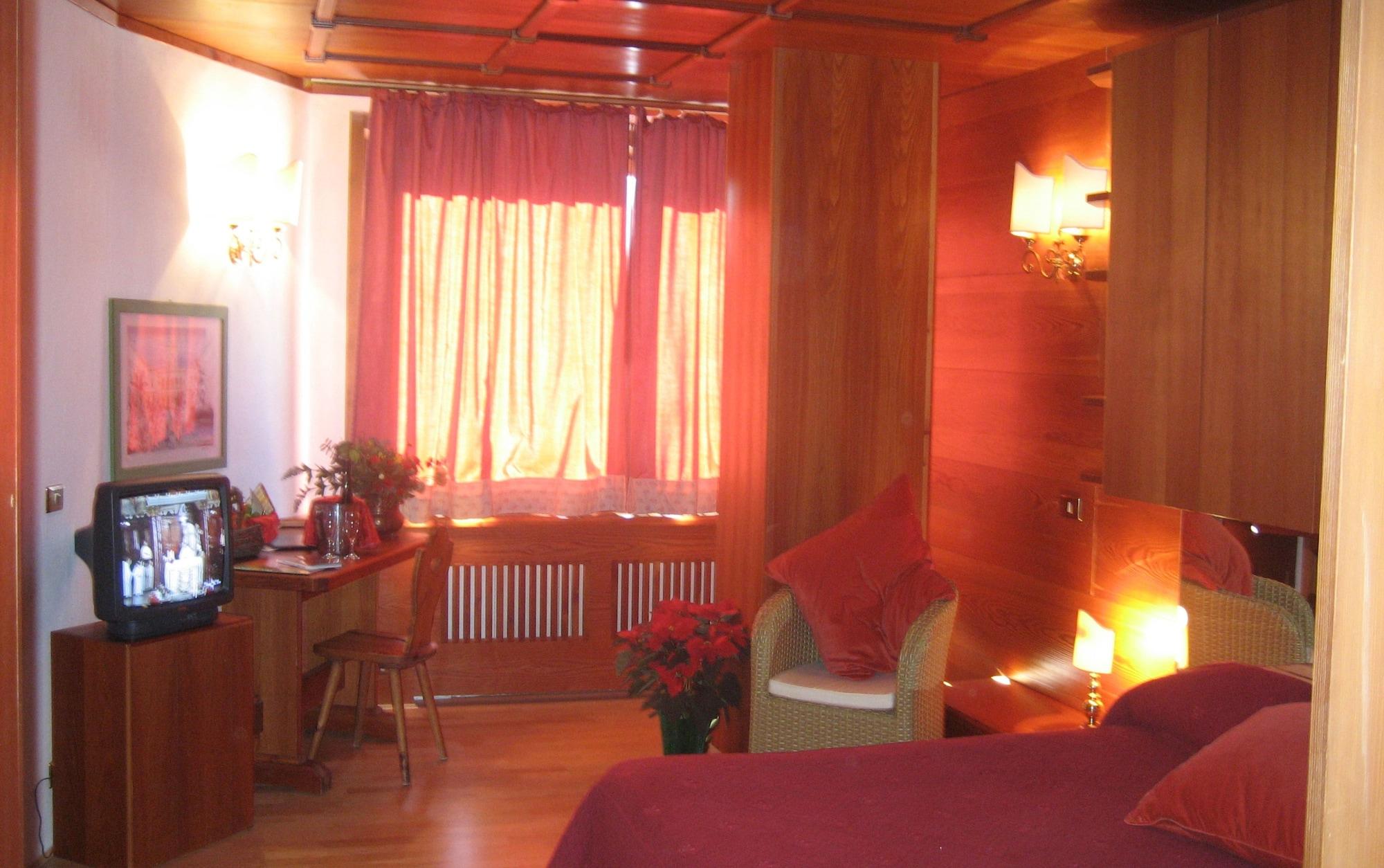 Hotel Mirage Cortina d'Ampezzo Bagian luar foto