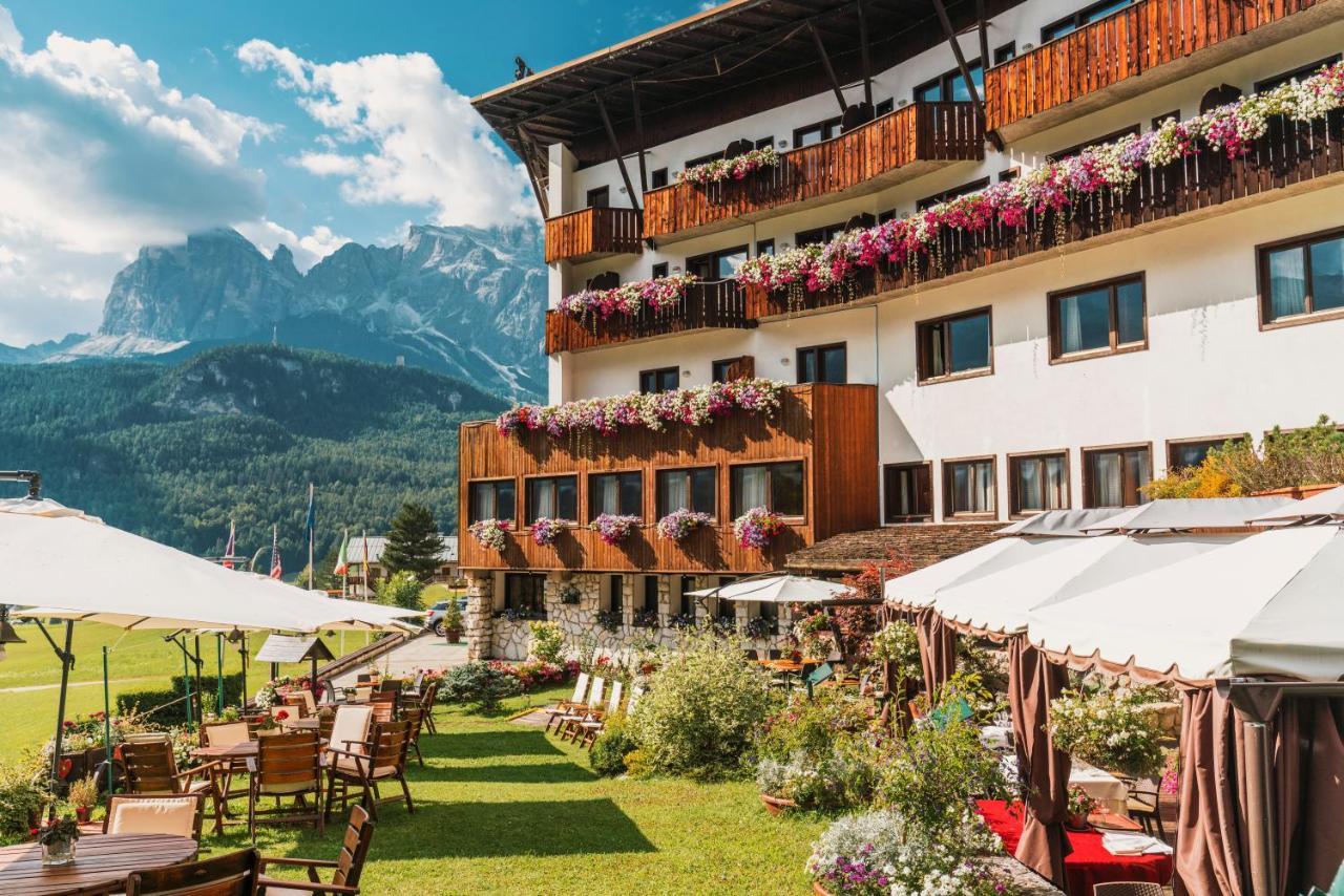 Hotel Mirage Cortina d'Ampezzo Bagian luar foto