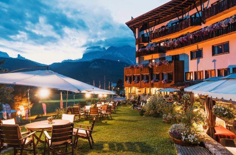 Hotel Mirage Cortina d'Ampezzo Bagian luar foto