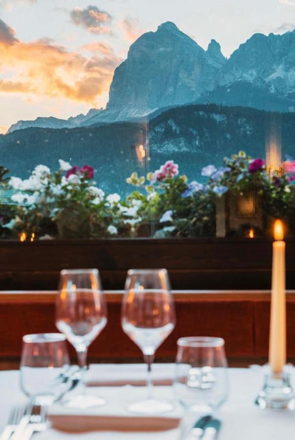 Hotel Mirage Cortina d'Ampezzo Bagian luar foto