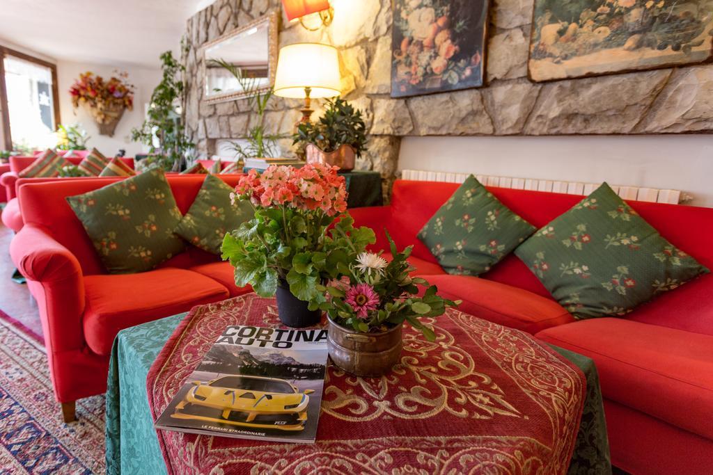 Hotel Mirage Cortina d'Ampezzo Bagian luar foto