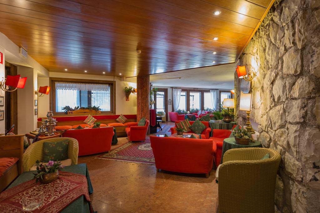 Hotel Mirage Cortina d'Ampezzo Bagian luar foto