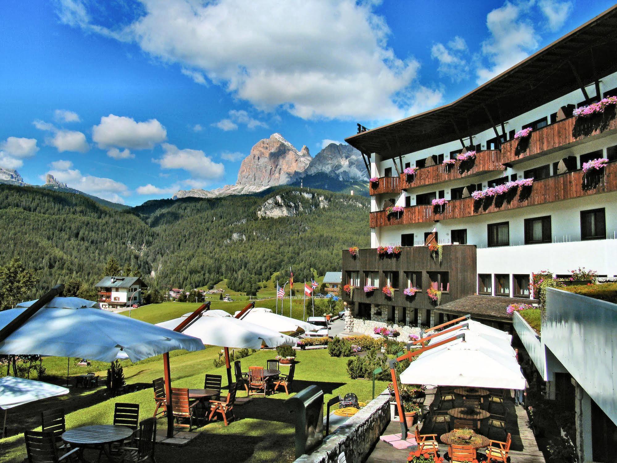 Hotel Mirage Cortina d'Ampezzo Bagian luar foto