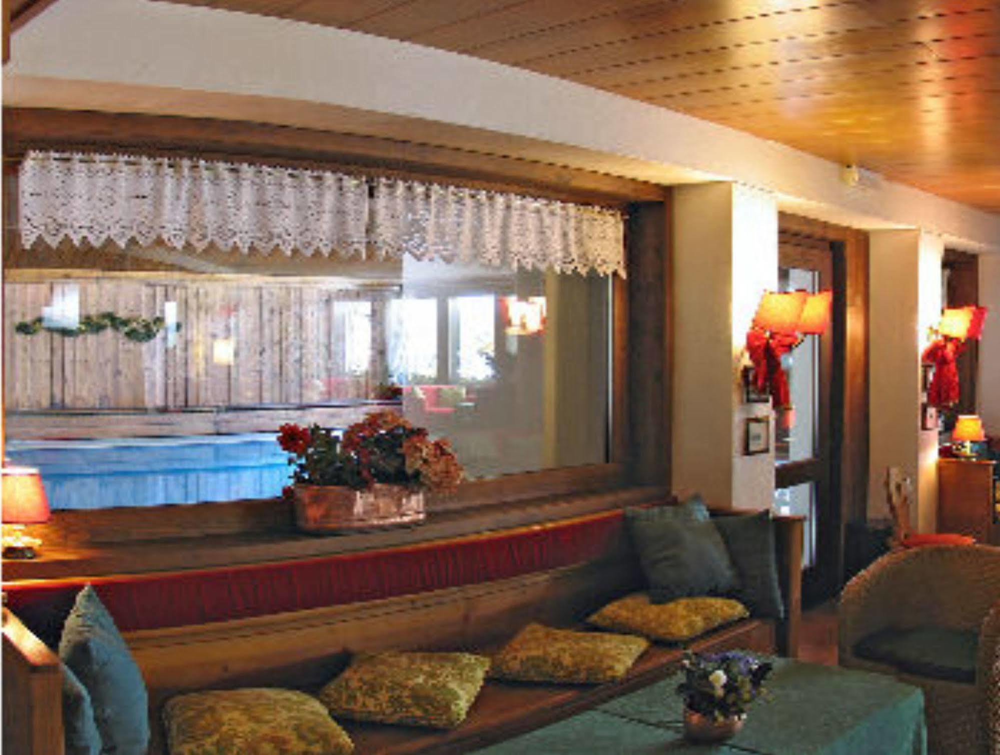 Hotel Mirage Cortina d'Ampezzo Bagian luar foto