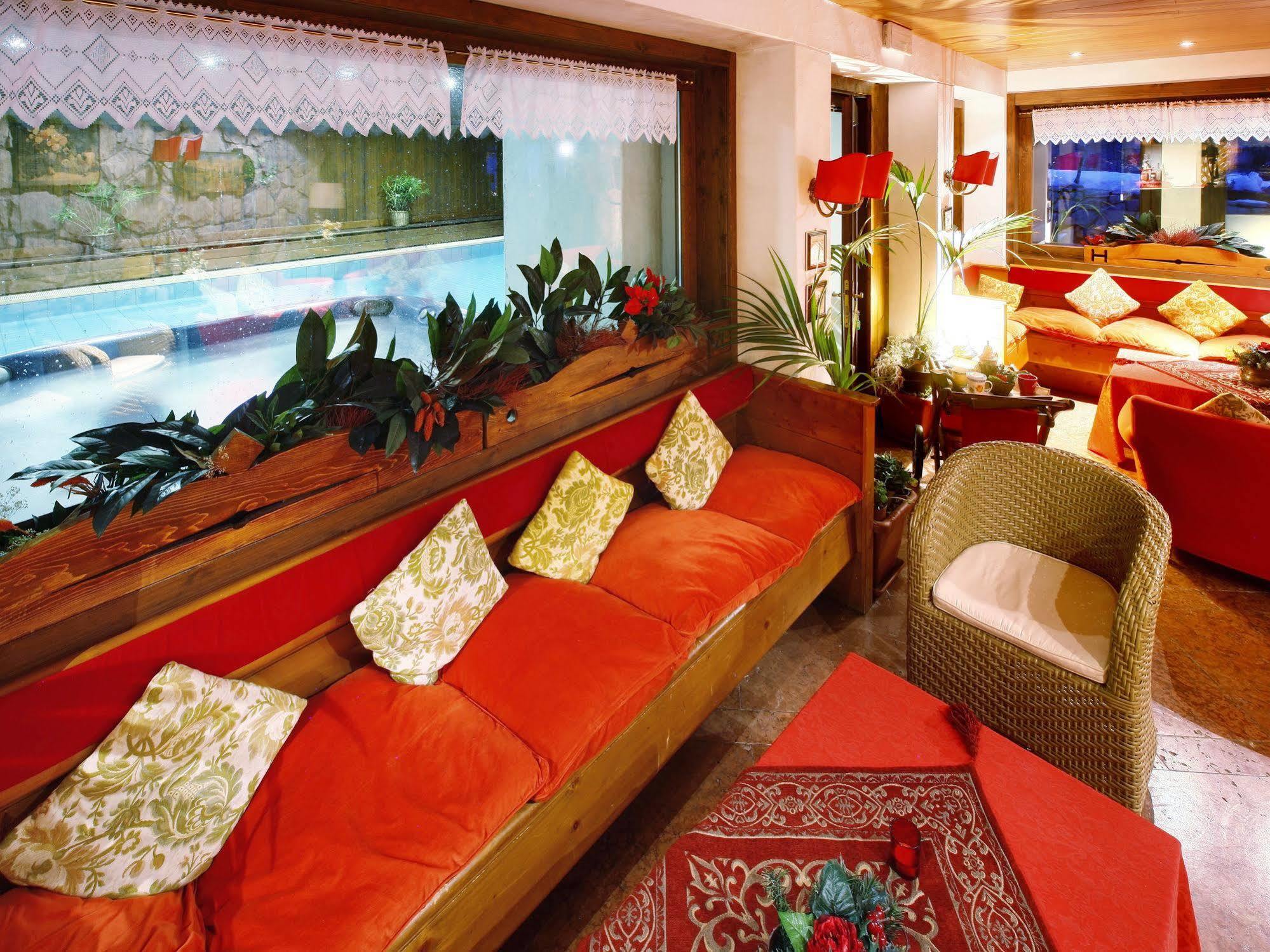 Hotel Mirage Cortina d'Ampezzo Bagian luar foto
