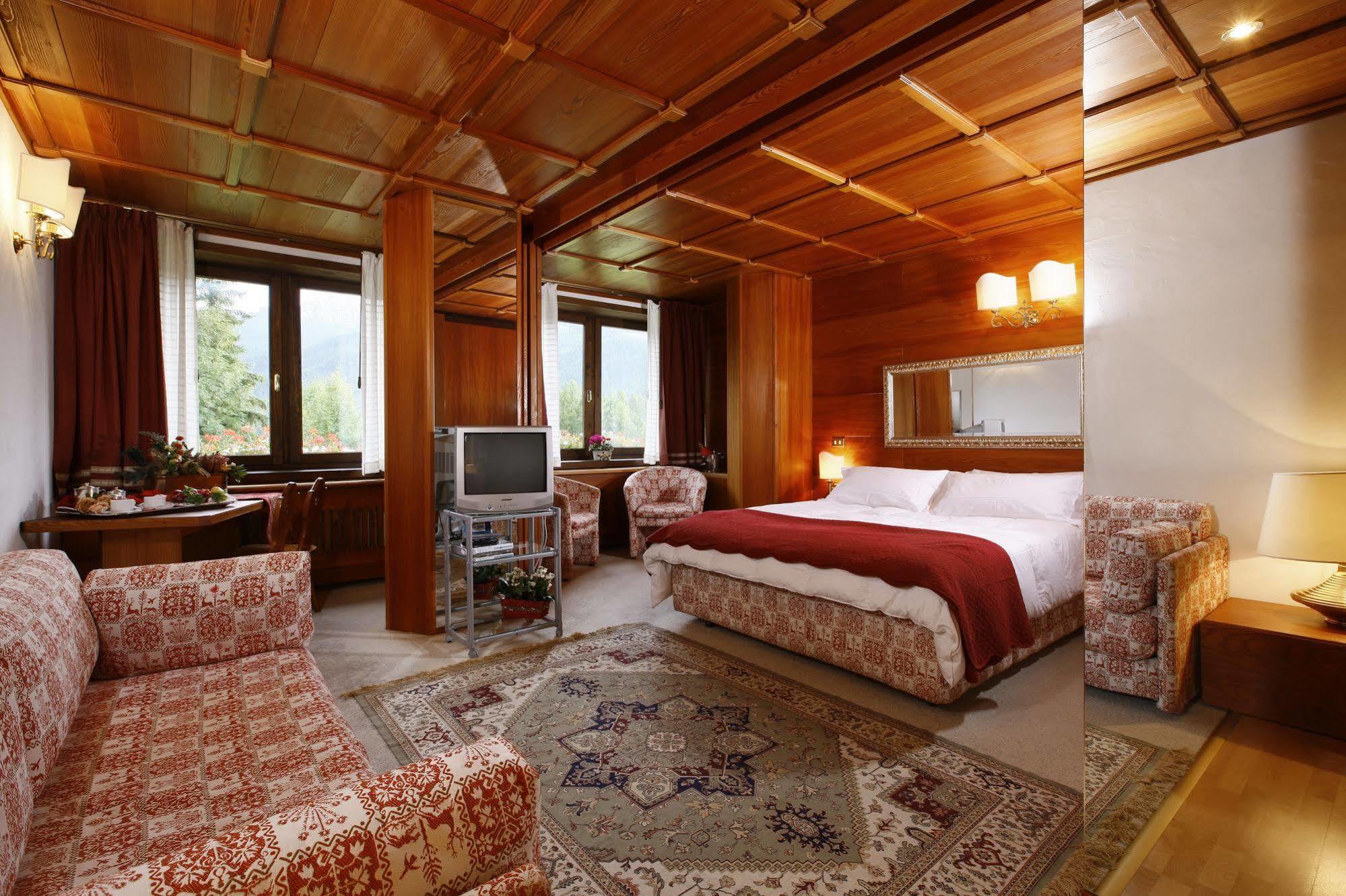 Hotel Mirage Cortina d'Ampezzo Bagian luar foto